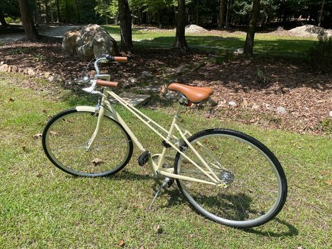 Bike available for guests to use. Great for a quick trip into downtown!