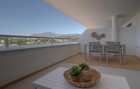 Terrace & mountain view