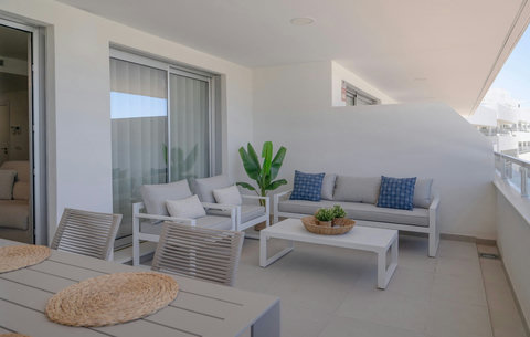 Outside dining & terrace