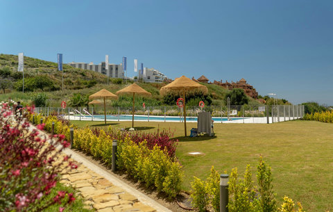 Community gardens & swimming pool