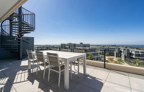 Terrace dining & view