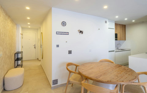 Dining area & kitchen