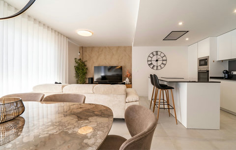 Living area & kitchen