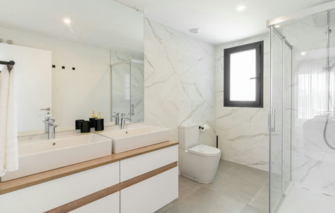 Master bedroom en-suite