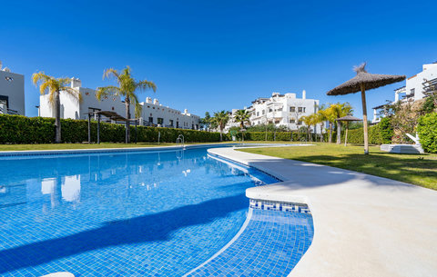 Swimming pool & garden