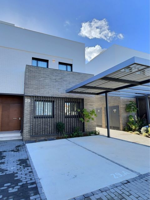 Exterior entrance & parking