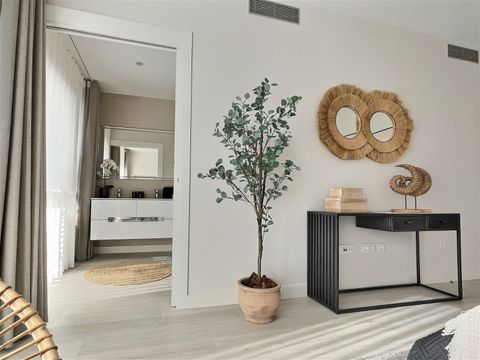 Master bedroom & en-suite bathroom