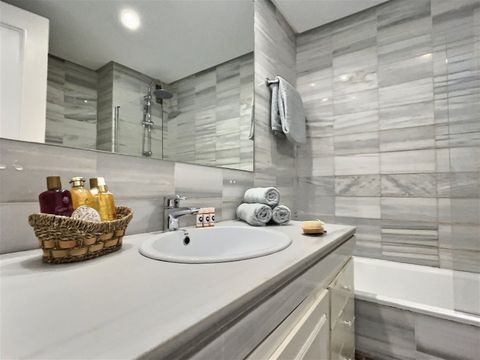 Master bedroom en-suite bathroom