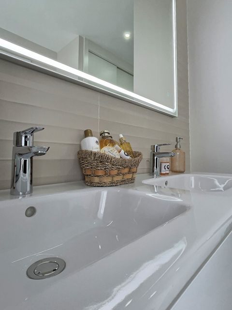 Top floor en-suite bathroom