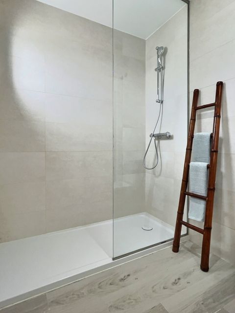 Top floor en-suite bathroom