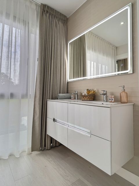 Master bedroom en-suite