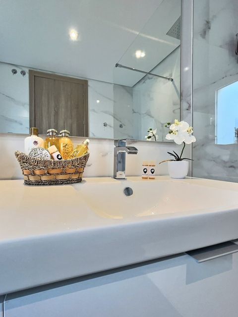 Master bedroom en-suite