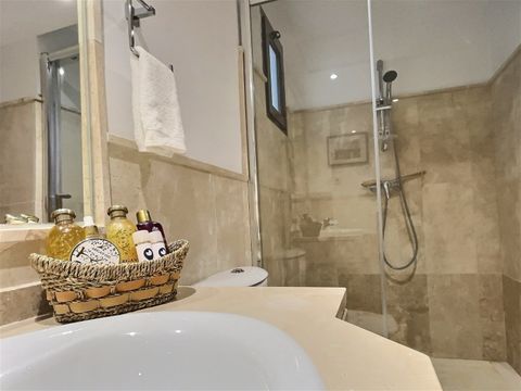 Master bedroom en-suite bathroom