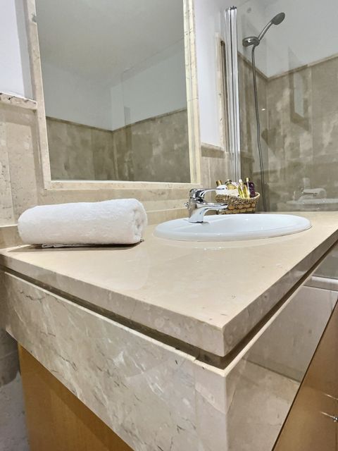 Second bedroom en-suite bathroom