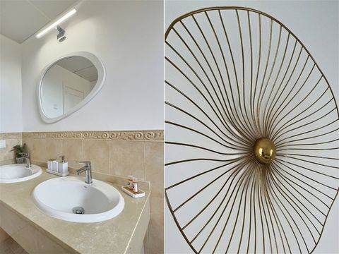 Second bedroom en-suite bathroom