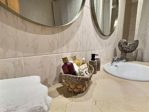Master en-suite bathroom