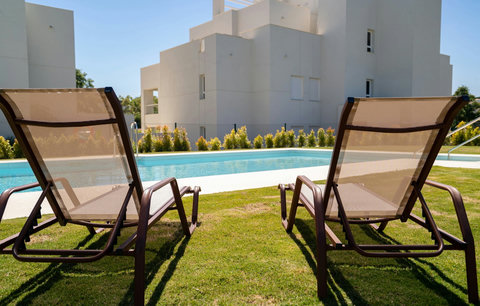 Swimming pool & gardens