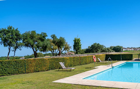 Swimming pool & gardens