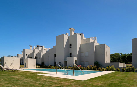 Swimming pool & gardens