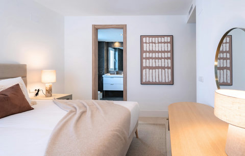 Master bedroom & en-suite
