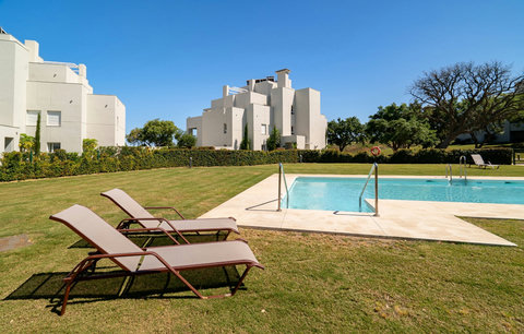 Swimming pool & gardens