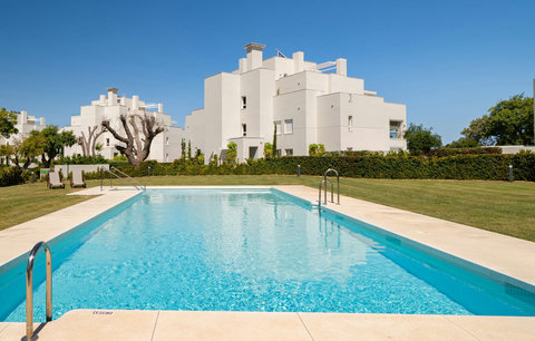 Swimming pool & gardens