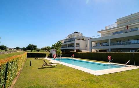 Swimming pool & gardens