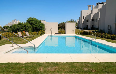 Swimming pool & gardens