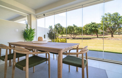Terrace & outdoor dining