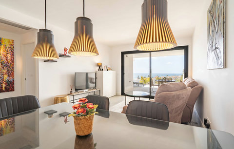 Living room & dining