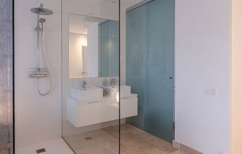 Master bedroom  en-suite