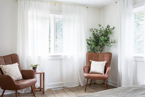 Seating area for main floor master