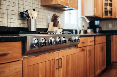 Professional grade Jenn-air cooktop with 4 burners