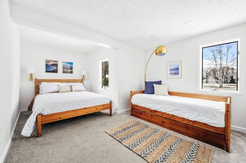 Queen, twin, and trundle bedroom. Room set for adults and kids including books, toys, and games