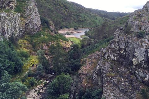 Penedo Furado waterfall trail