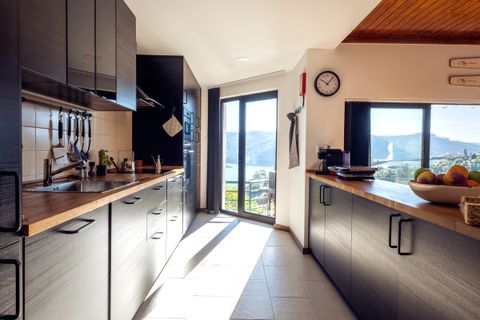 Spacious, sunny and well-equipped kitchen