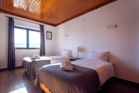 Single double room with view over the lake