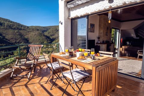 Sunny breakfasts waiting for you