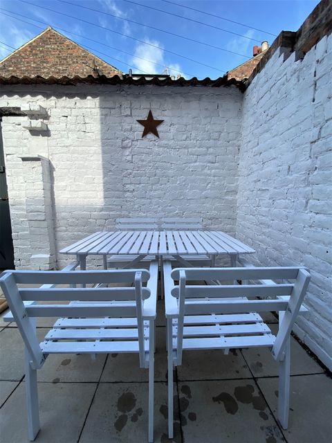Outdoor eating / drinking 