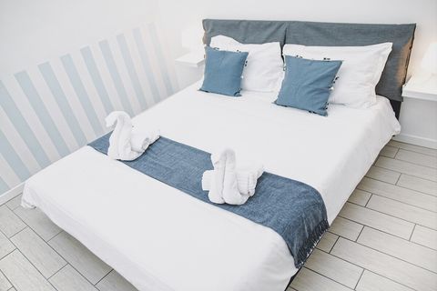 The secondary bedroom may be slightly smaller, but it is thoughtfully appointed with a bedside table and lamps for your nighttime reading.