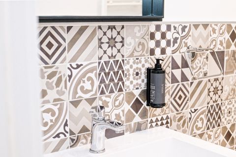 Since the lower-floor bathroom lacks a window, a state-of-the-art fan is installed to refresh the air, ensuring a constant supply of clean, fresh air.