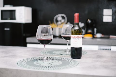 We offer beautiful wine glasses, perfect for enjoying a wonderful Tuscan wine while sharing joyful moments with family and friends.