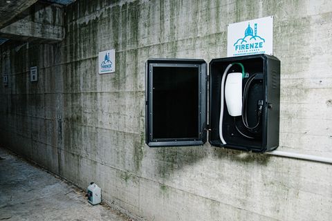 At Firenze Dream Homes, we take care of the environment. That's why we've installed in our private parking space a state-of-the-art Tesla Wall Connector, so your EV can charge while you rest, ensuring you're always ready for your next journey.