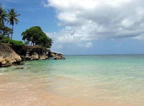Clear blue water of Storebay