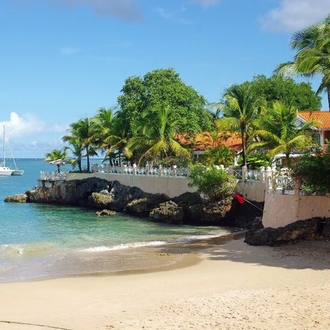 5 minute walk to nearest beach 