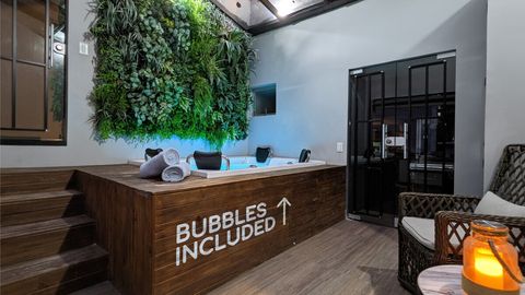 [HOT TUB] - GLASS ROOFTOP, LIVING WALL, SEATING, BBQ, MOOD LIGHTING
@BelmontePenthouse