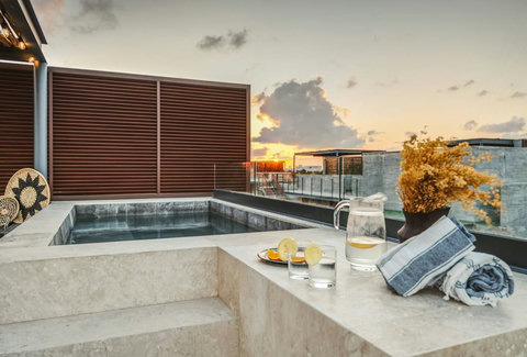 Private Pool with Jacuzzi Option