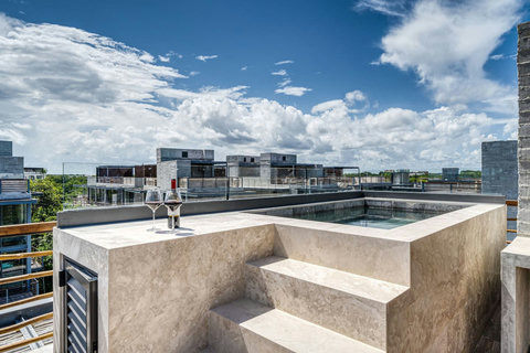Private Rooftop with Jacuzzi