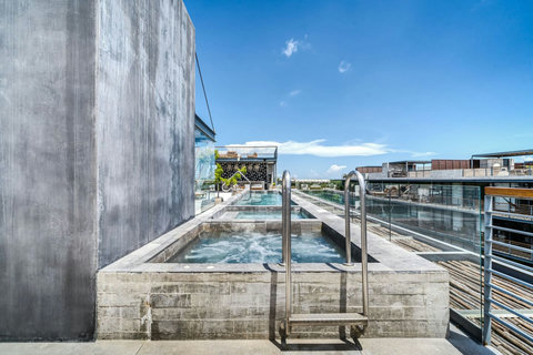 Jacuzzis and Pools on Rooftop
