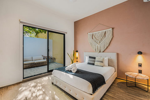 Queen Size Bedroom on 2nd Floor with AC and Private Back Patio